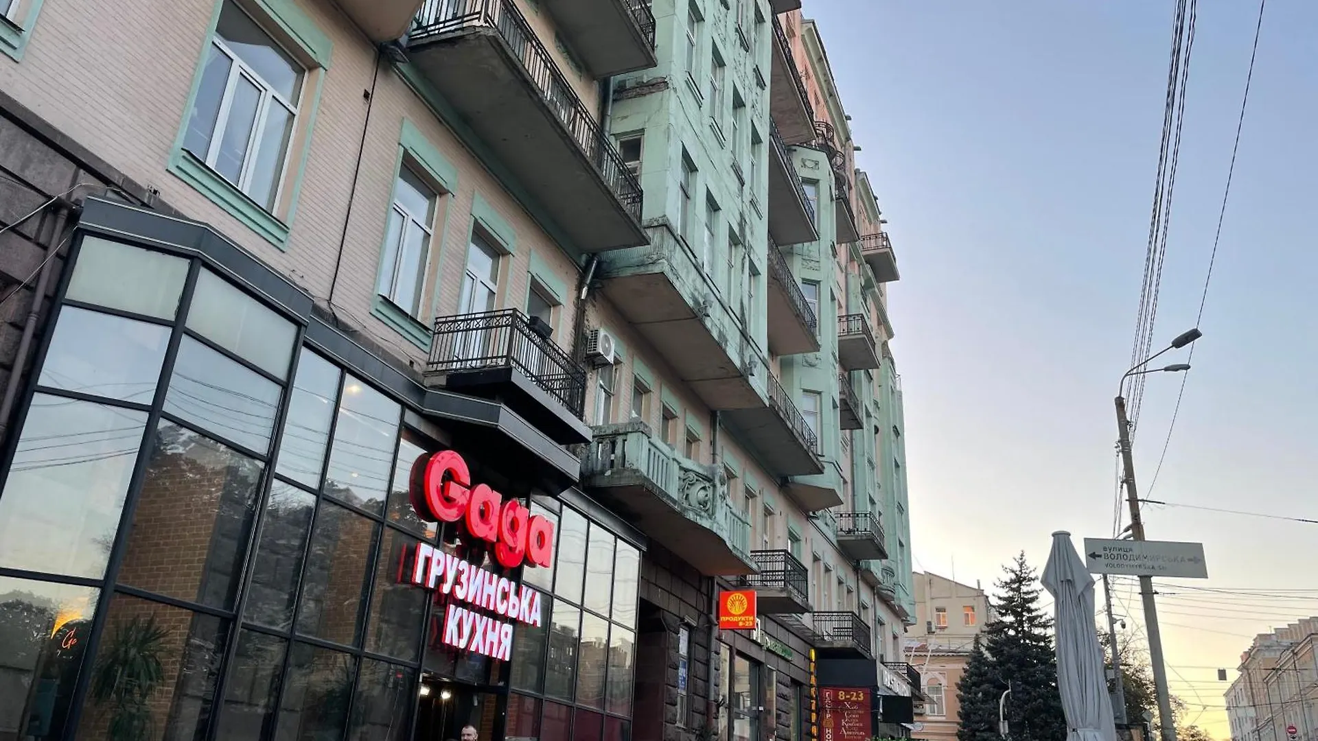 Двоповерхові Автентичні Апартаменти Біля Парку Шевченка Kijev Apartman