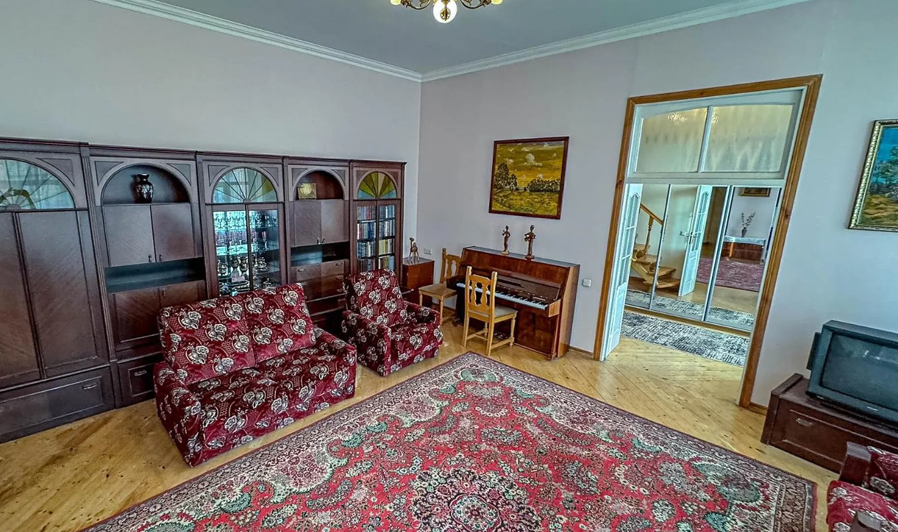 Двоповерхові Автентичні Апартаменти Біля Парку Шевченка Kijev Apartman